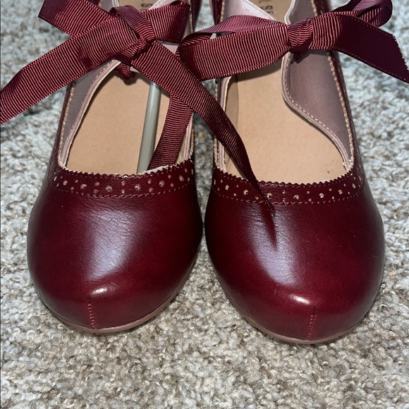 Chelsea Crew Monroe Heels by Chelsea NEW
ModCloth pinups shoes - Picture 10 of 13